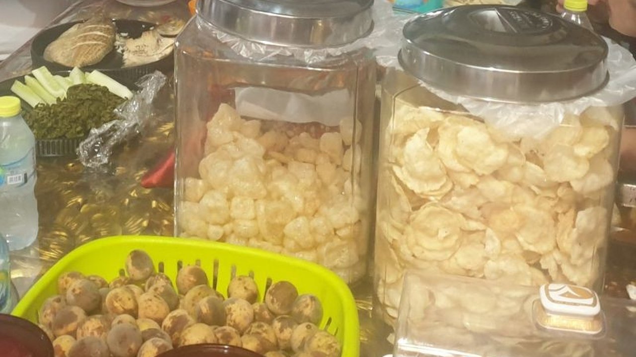 Pemerintah Kabupaten Banyuasin gencar memotivasi masyarakat untuk mengembangkan hilirisasi jamur tiram, mengubahnya menjadi produk bernilai tambah guna mendongkrak ekonomi keluarga dan ketahanan pangan.