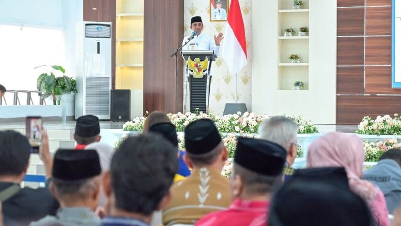 Gubernur Sulawesi Tengah Anwar Hafid menjadikan perbaikan rumah tidak layak huni (RTLH) sebagai prioritas utama untuk menekan angka kemiskinan ekstrem, khususnya di Kabupaten Donggala, dengan menjadikan daerah tersebut sebagai proyek percontohan.