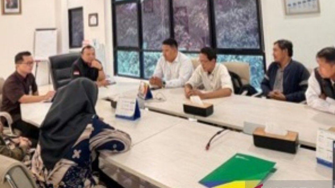 BPJS Ketenagakerjaan Cikarang gencar merangkul pekerja rentan desa di Kabupaten Bekasi. Upaya jemput bola ini memastikan perlindungan jaminan sosial bagi pekerja rentan, mewujudkan cakupan universal di wilayah tersebut.