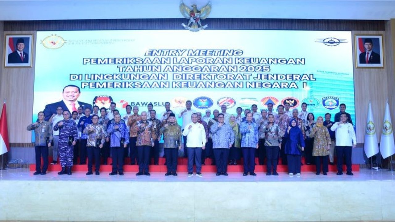 Badan Pemeriksa Keuangan (BPK) Periksa LK K/L bidang politik, hukum, dan keamanan Tahun 2025 dengan fokus perbaikan tata kelola, akuntabilitas, dan integrasi prinsip ESG demi Indonesia Emas 2045. Simak detailnya.