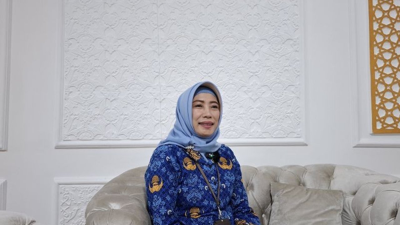 BKKBN Lampung menegaskan pentingnya deteksi dini kanker serviks bagi perempuan. Langkah ini krusial untuk menjaga kesehatan reproduksi dan mewujudkan keluarga berkualitas di tengah masyarakat, sekaligus meningkatkan kesadaran akan pencegahan penyakit.