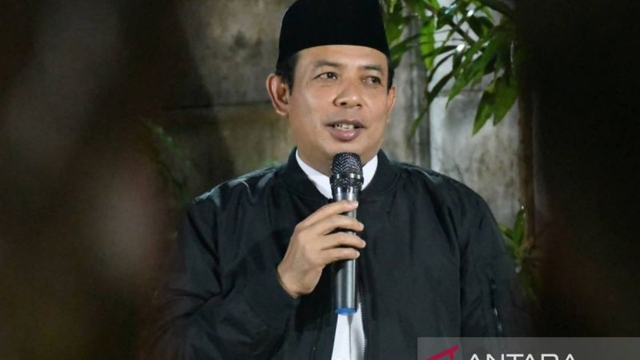 Pemerintah Kota Bengkulu mengeluarkan surat edaran yang melarang Aparatur Sipil Negara (ASN) menerima atau meminta gratifikasi, termasuk permintaan THR, sebagai upaya pencegahan korupsi. Kebijakan ini bertujuan untuk menciptakan pemerintahan yang bersih d