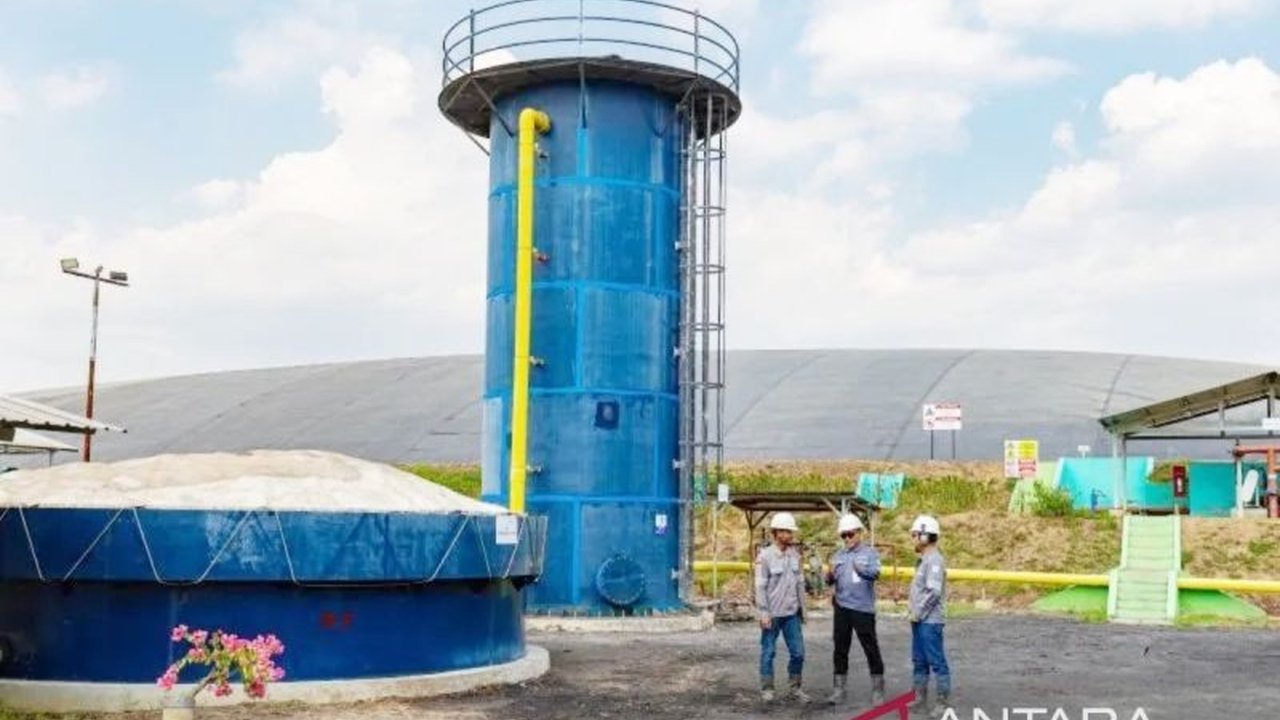 PT Nagata Bio Energi berhasil mengubah limbah sawit menjadi energi terbarukan, berkontribusi signifikan pada target net zero emission Indonesia dan menciptakan ekonomi hijau. Simak inovasinya!