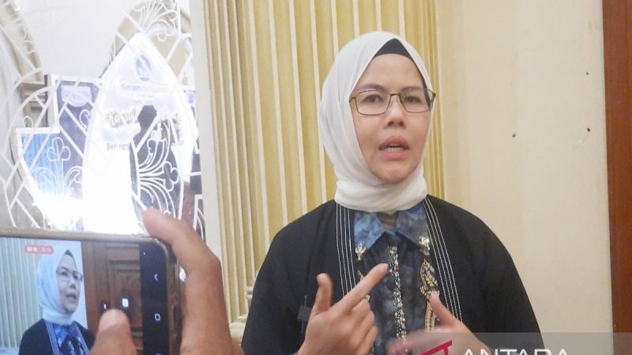 Dinas Pendidikan dan Kebudayaan Kalimantan Selatan (Disdikbud Kalsel) terus bersinergi dengan pemerintah daerah dan pusat untuk mengakselerasi Peningkatan SPM Pendidikan Kalsel, menargetkan posisi lebih tinggi di kancah nasional.