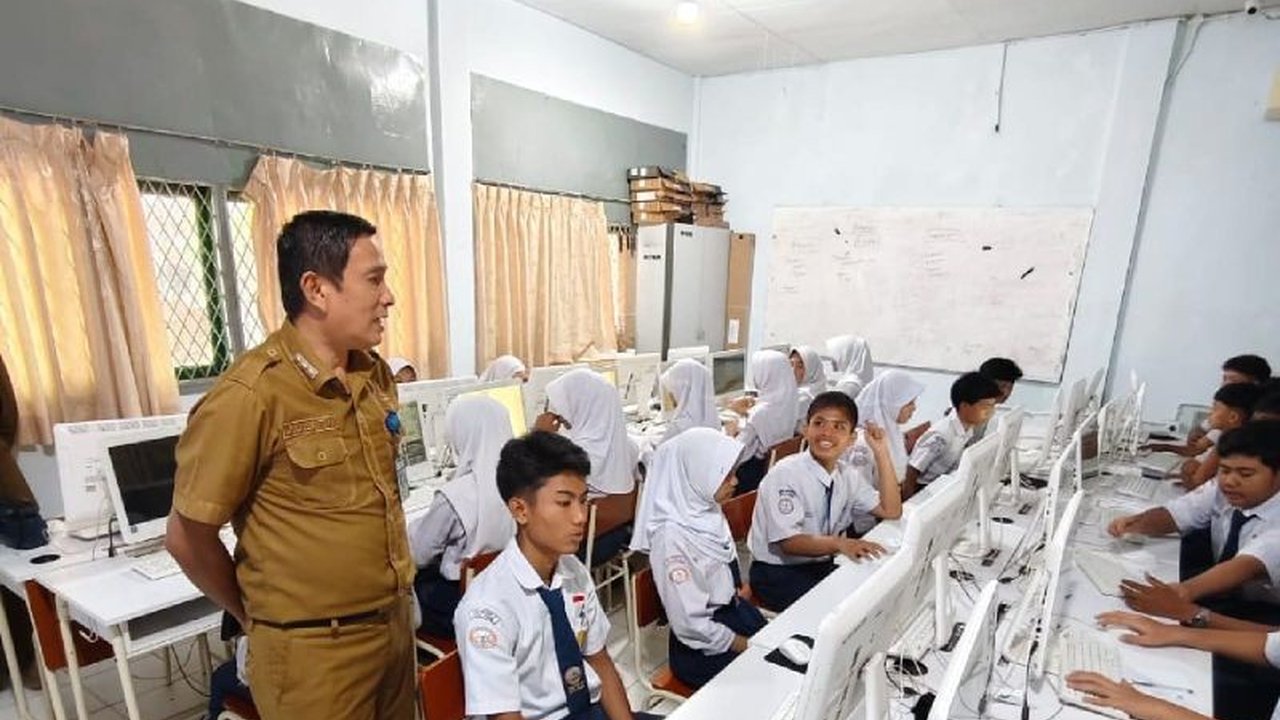 Dinas Pendidikan Kota Jambi gencar menguji Kesiapan Sekolah TKA Jambi menjelang pelaksanaan tes pada April 2026. Simak langkah-langkah Disdik memastikan kelancaran ujian berbasis komputer!