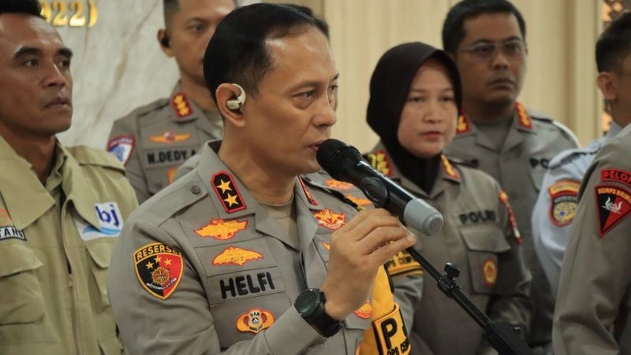 Polda Lampung menerapkan Delay System untuk mengurai potensi kepadatan arus mudik Lebaran 2026 di sekitar Pelabuhan Bakauheni, memastikan kelancaran dan keamanan perjalanan pemudik.