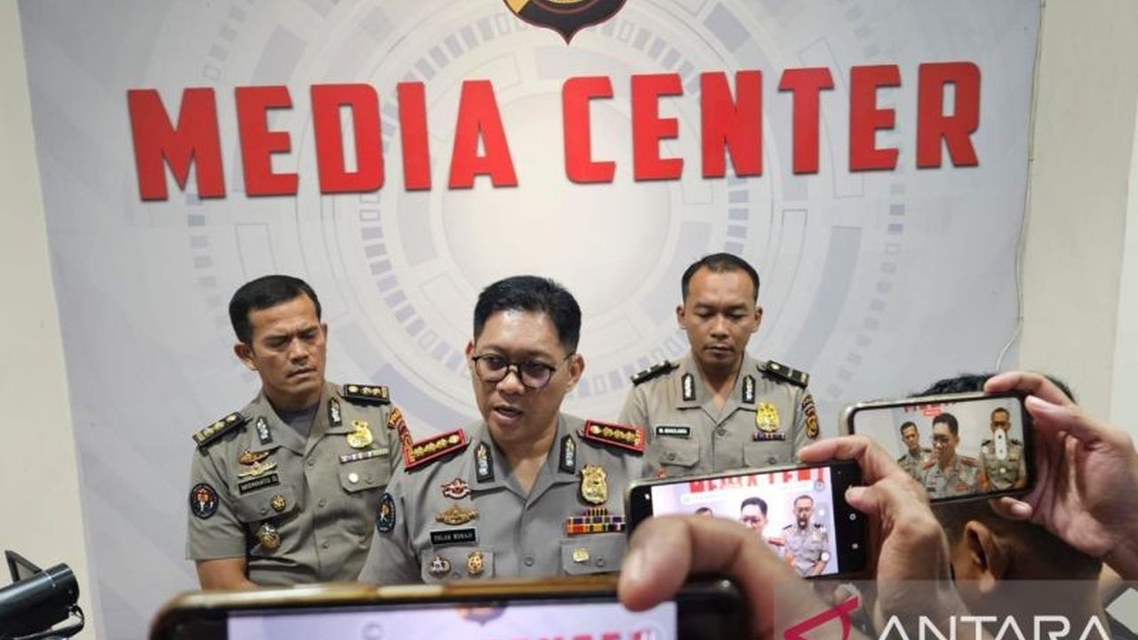 AKBP Zamri Elfino resmi ditunjuk Kapolri sebagai Kapolres Bungo, Jambi, menggantikan AKBP Natalena Eko Cahyono dalam rotasi jabatan terbaru di lingkungan Polri. Penunjukan AKBP Zamri ini bertujuan untuk penyegaran organisasi.
