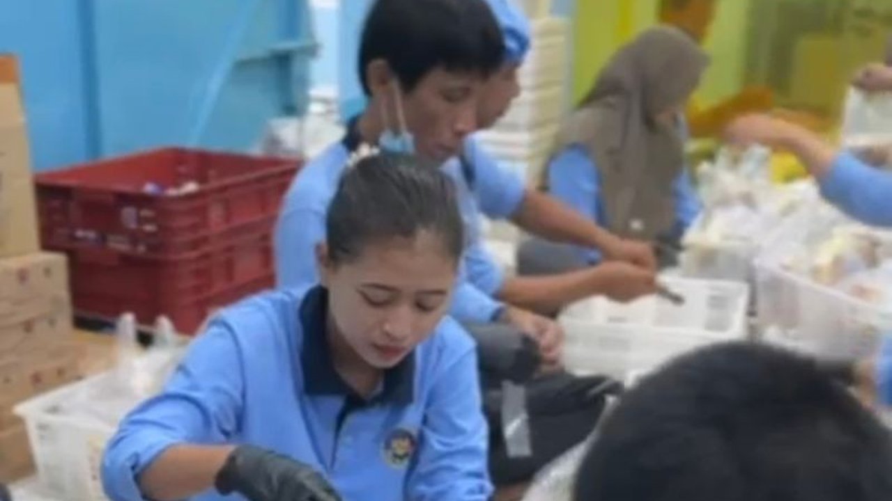 SPPG Kali Balau 02 di Bandarlampung meluncurkan inovasi menu gizi tahan lama MBG untuk ibu hamil, menyusui, balita, dan siswa sekolah, memastikan nutrisi tetap terjaga hingga waktu berbuka puasa.