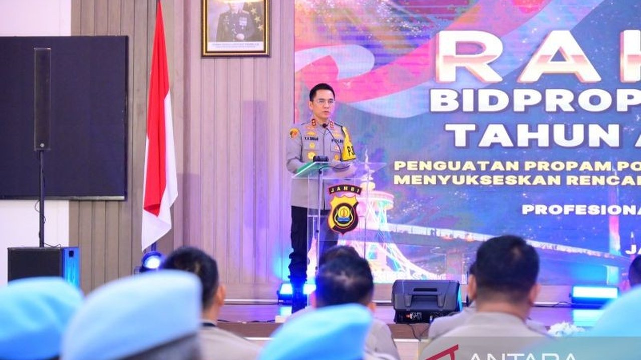 Kapolda Jambi Irjen Pol Krisno H Siregar menegaskan Propam Polda Jambi harus adaptif, humanis, dan profesional dalam menjalankan tugas pengawasan internal, demi mewujudkan Polri yang Presisi dan berintegritas.
