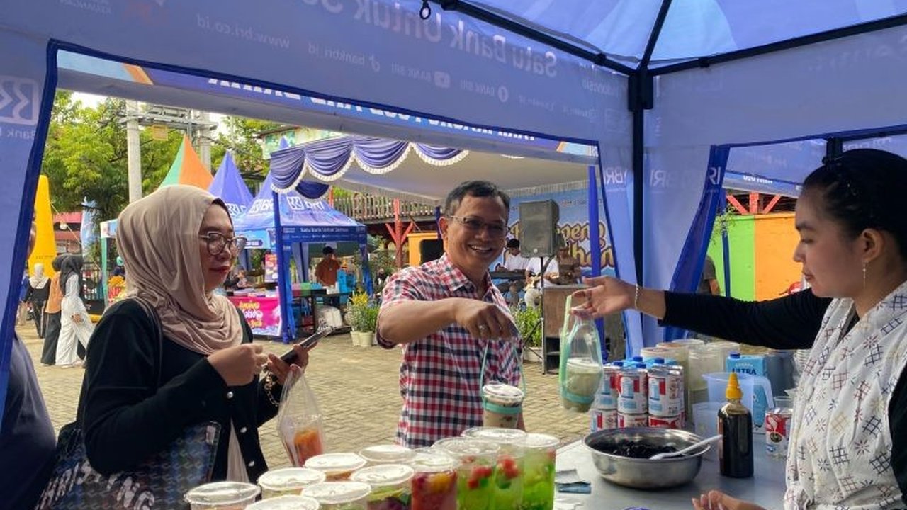 PT PLN (Persero) bersama Rumah BUMN Pacitan aktif **PLN dorong UMKM Pacitan** melalui gelaran Bazar Kampoeng Ramadhan, bertujuan meningkatkan omzet dan pemberdayaan ekonomi masyarakat setempat.