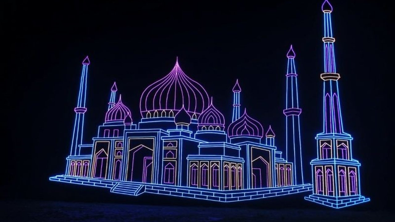 Pemerintah Kabupaten Karimun menggelar Lomba Lampu Hias Karimun, festival kereta hias, dan kompetisi video sahur untuk menyemarakkan Idul Fitri 1447 H, sekaligus mempromosikan budaya lokal dan pariwisata daerah.