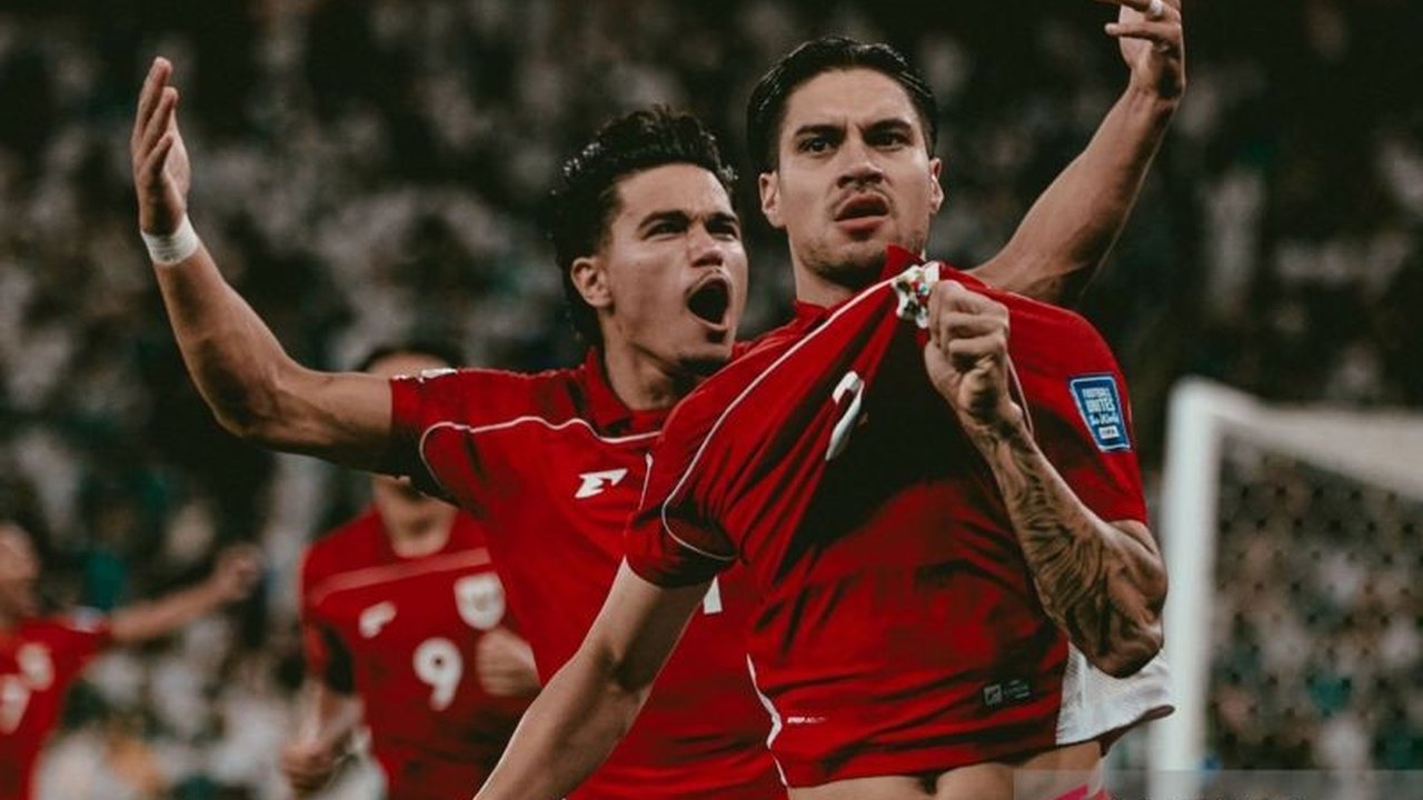 Mantan pelatih timnas Kanada, John Herdman, disebut-sebut menjadi salah satu kandidat kuat untuk menukangi timnas Indonesia, menarik perhatian setelah sukses membawa Kanada ke Piala Dunia.