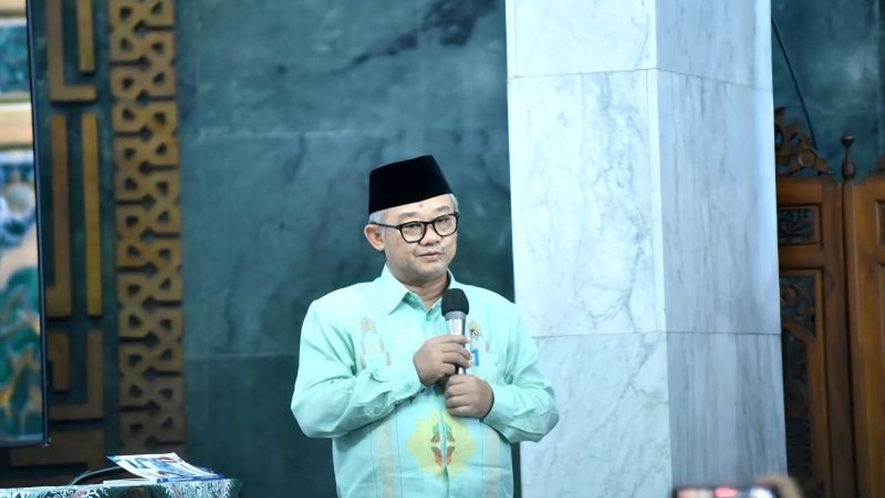 Menteri Pendidikan Dasar dan Menengah (Mendikdasmen), Abdul Mu'ti, menyerukan kepada seluruh Aparatur Sipil Negara (ASN) untuk menjaga Integritas ASN, bekerja dengan penuh tanggung jawab sebagai ibadah, serta menjauhi segala bentuk korupsi.