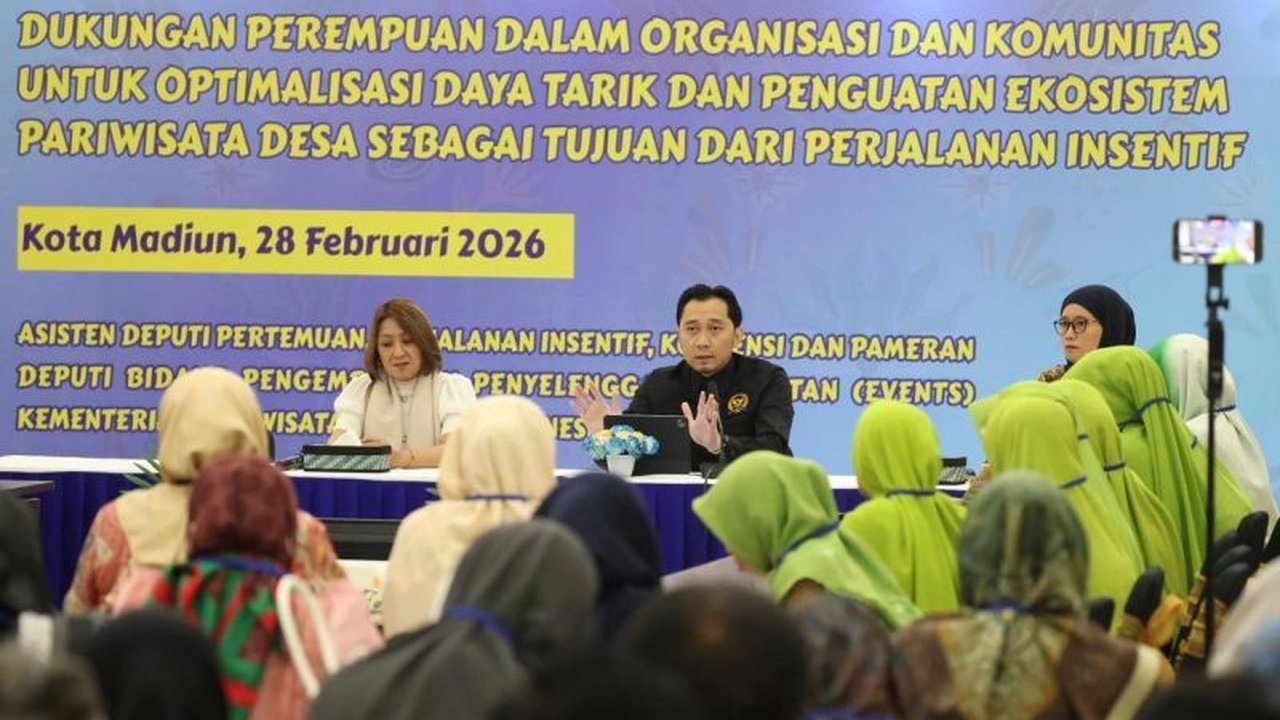 Wakil Ketua MPR RI Edhie Baskoro Yudhoyono menegaskan peran vital perempuan berdaya dalam pembangunan desa dan ekosistem pariwisata. Simak komitmennya untuk kemajuan bangsa!