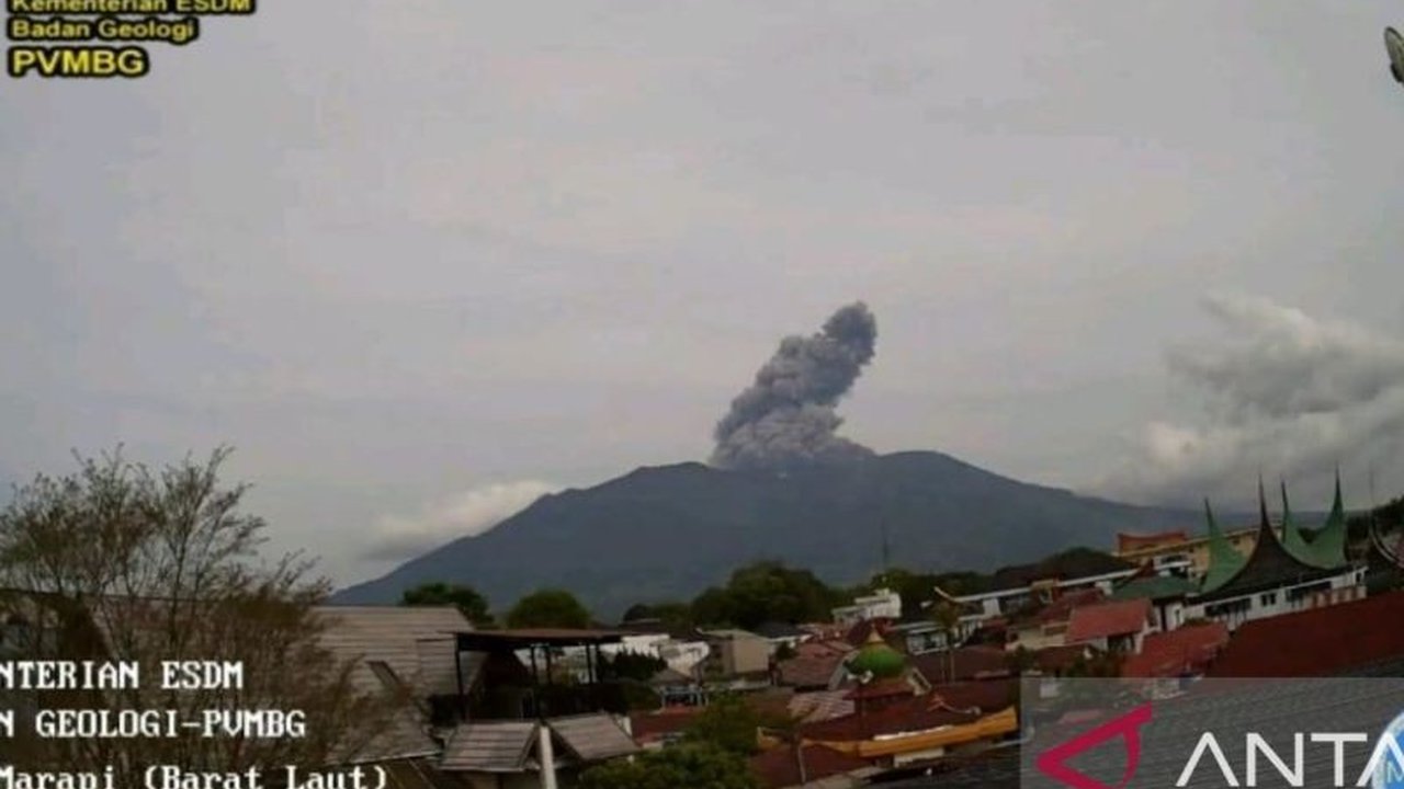 Gunung Marapi kembali erupsi pada Minggu sore, menyemburkan abu vulkanik setinggi 1.500 meter. Masyarakat diimbau untuk tetap waspada terhadap potensi lahar dingin yang mengancam.
