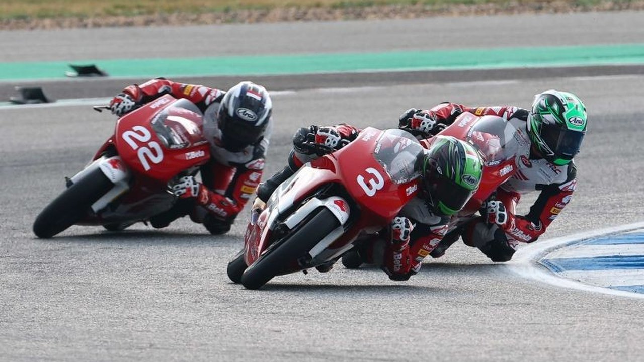 Empat pembalap Indonesia Moto4 binaan Astra Honda Racing School berhasil mengamankan poin awal di putaran pembuka Idemitsu Moto4 Asia Cup 2026 Buriram, dengan Bintang Pranata Sukma menjadi penyumbang terbaik dan membuat penasaran akan kiprah mereka selanj