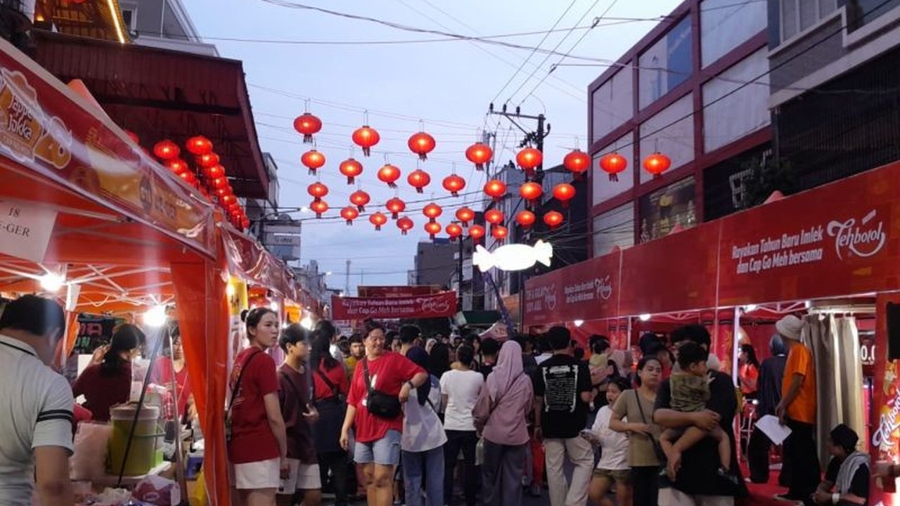 Festival Cap Go Meh 2026 di Singkawang akan menjadi perayaan istimewa yang melambangkan harmoni dan keberagaman, terutama karena bertepatan dengan bulan suci Ramadhan.