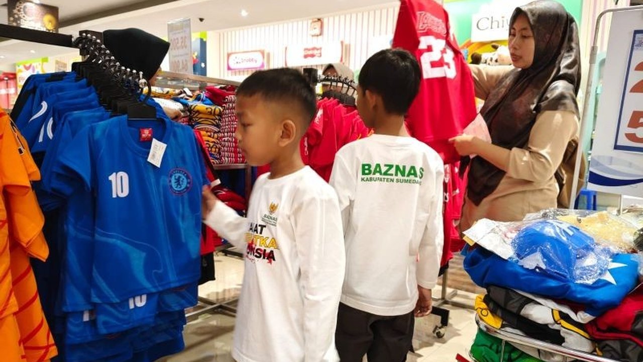 Baznas Sumedang berupaya membahagiakan anak yatim dengan menargetkan 300 penerima bantuan baju Lebaran melalui program inovatif. Simak detailnya dan cara Anda bisa berkontribusi!