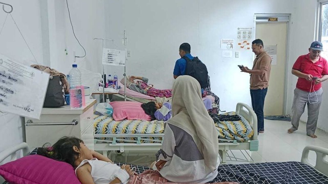 Dugaan keracunan makanan Aceh Selatan menimpa belasan pelajar usai konsumsi MBG, memaksa Puskesmas Ujung Padang Rasian maksimalkan penanganan dan Dinas Kesehatan menetapkan status KLB.