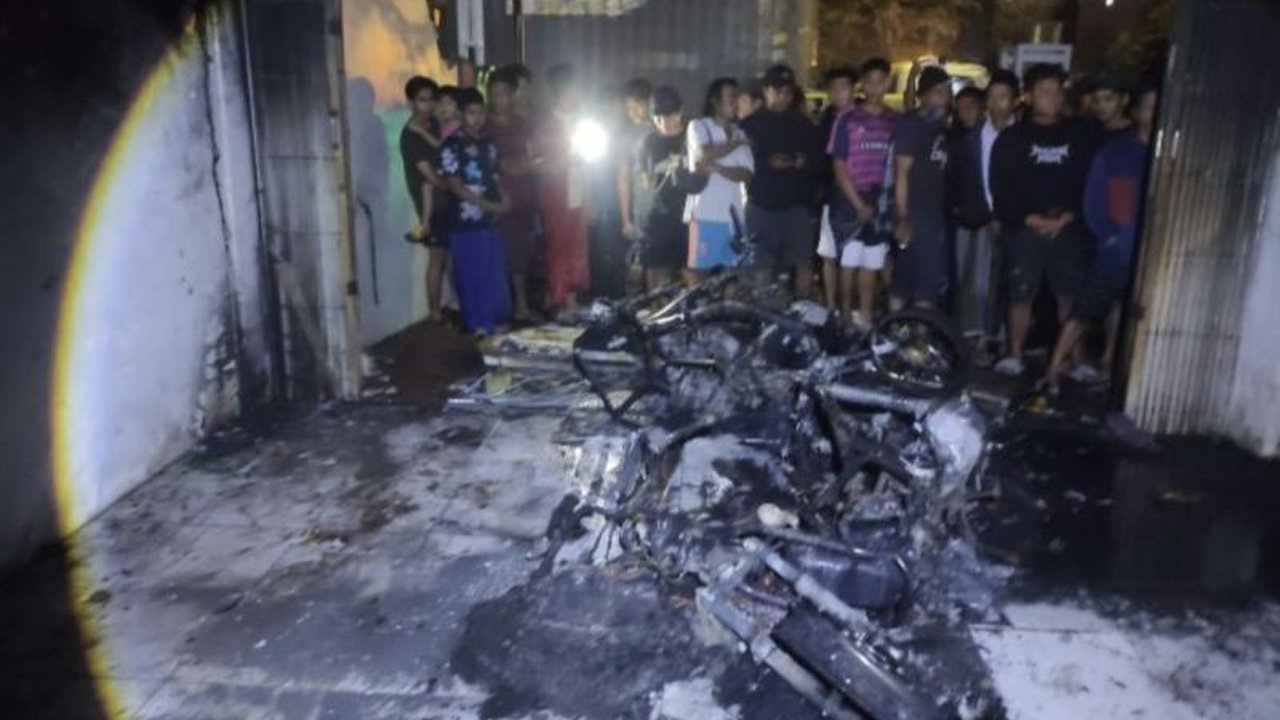 Polres Lamongan mengambil langkah tegas memperkuat pencegahan pascainsiden pembakaran rumah di Paciran, menyusul peristiwa pembacokan yang memicu amarah warga.