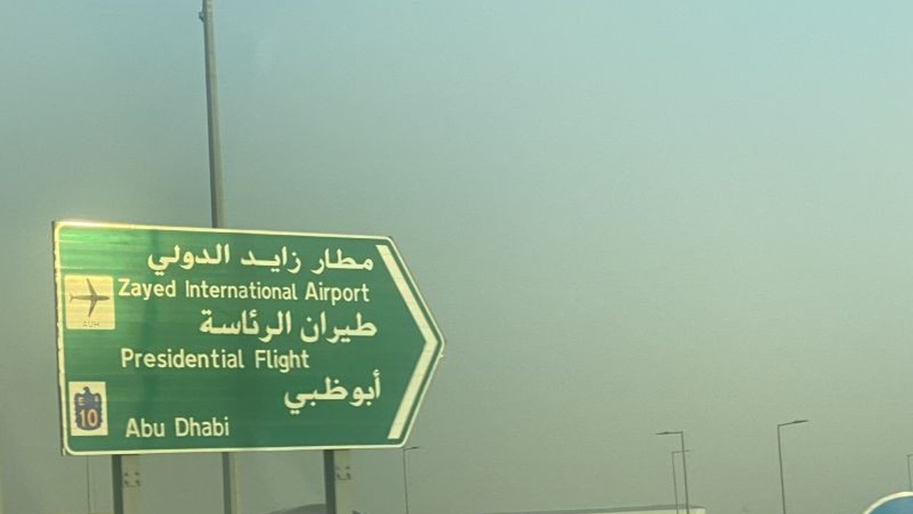 Bandara Zayed di Abu Dhabi ditutup total menyusul eskalasi keamanan di Timur Tengah, membatasi akses dan memicu pembatalan penerbangan. Calon penumpang diimbau tidak datang ke lokasi dan memantau informasi resmi.