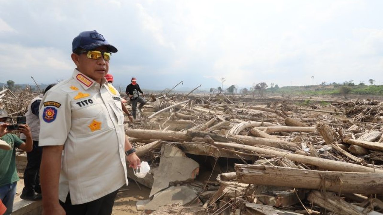 Satuan Tugas (Satgas) PRR terus mengoptimalkan pemanfaatan kayu hanyut untuk mempercepat rehabilitasi dan rekonstruksi di wilayah terdampak bencana Sumatera, memastikan material lokal digunakan secara efektif dan sesuai regulasi.