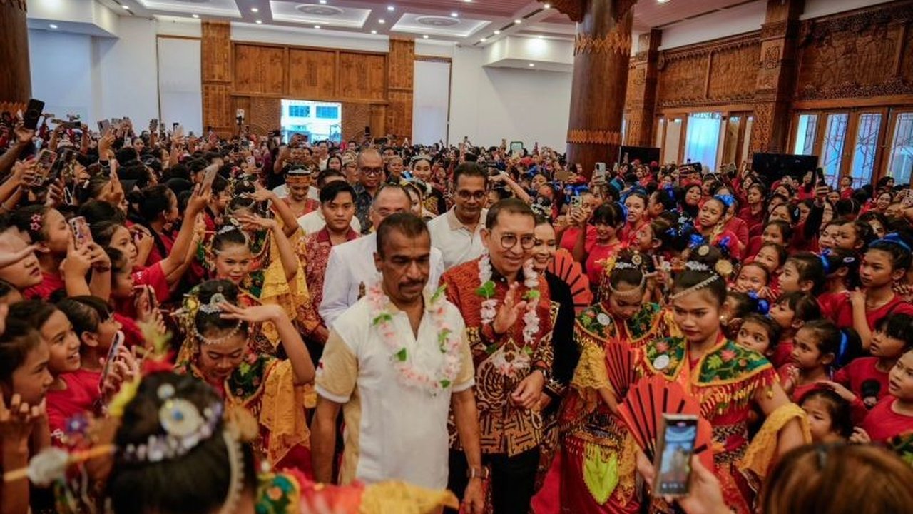 Menteri Kebudayaan Fadli Zon menyerukan kaum muda untuk aktif menjaga dan memajukan Kebudayaan Nusantara, menekankan pentingnya seni tari sebagai identitas bangsa.