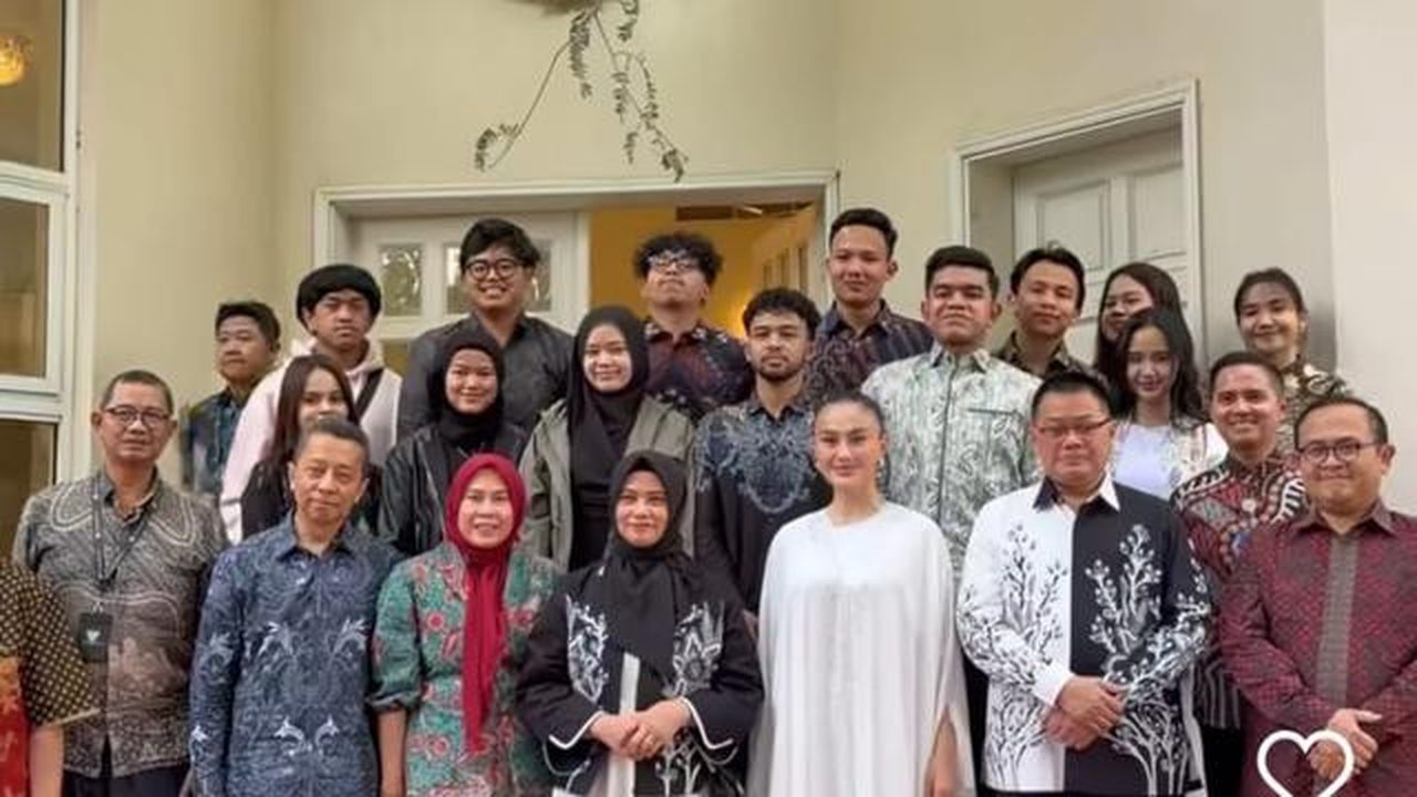 Agnez Mo ikut buka puasa bersama di KJRI Dubai. (Instagram/ agnezmo)