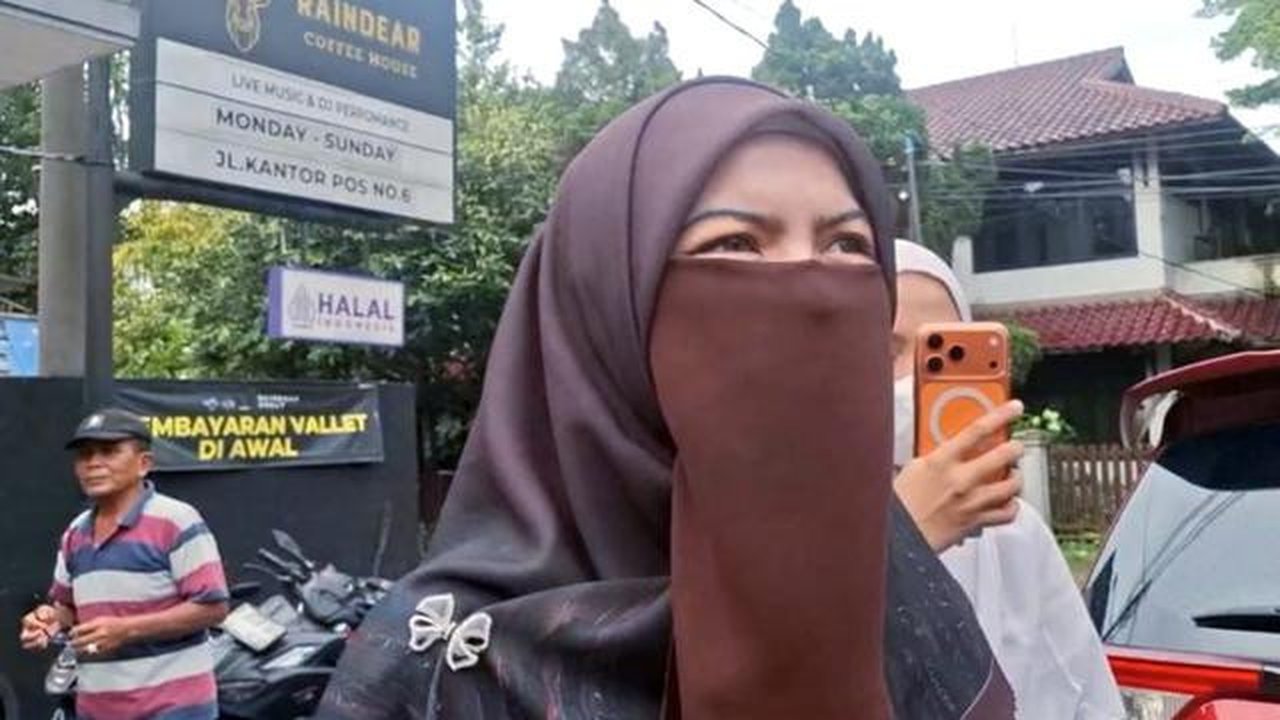 Keputusan Wardatina Mawa mengakhiri rumah tangga dengan Ihsanul Fahmi sudah bulat. Ia telah menggugat cerai di Pengadilan Agama Lubuk Pakam, Medan. (Foto: M. Altaf Jauhar)