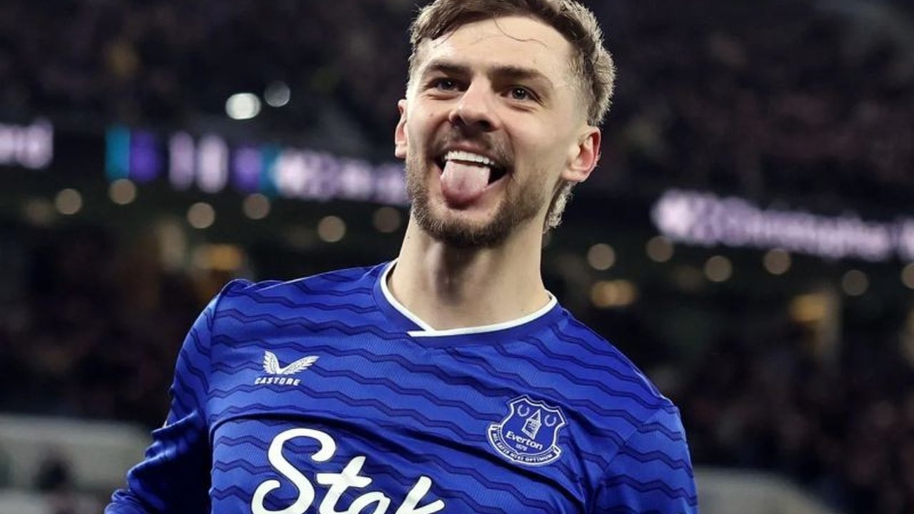 Simak rangkuman Hasil Liga Inggris pekan ke-29, di mana Everton berhasil mengalahkan Burnley dan Sunderland menundukkan Leeds United, mengubah peta klasemen sementara.