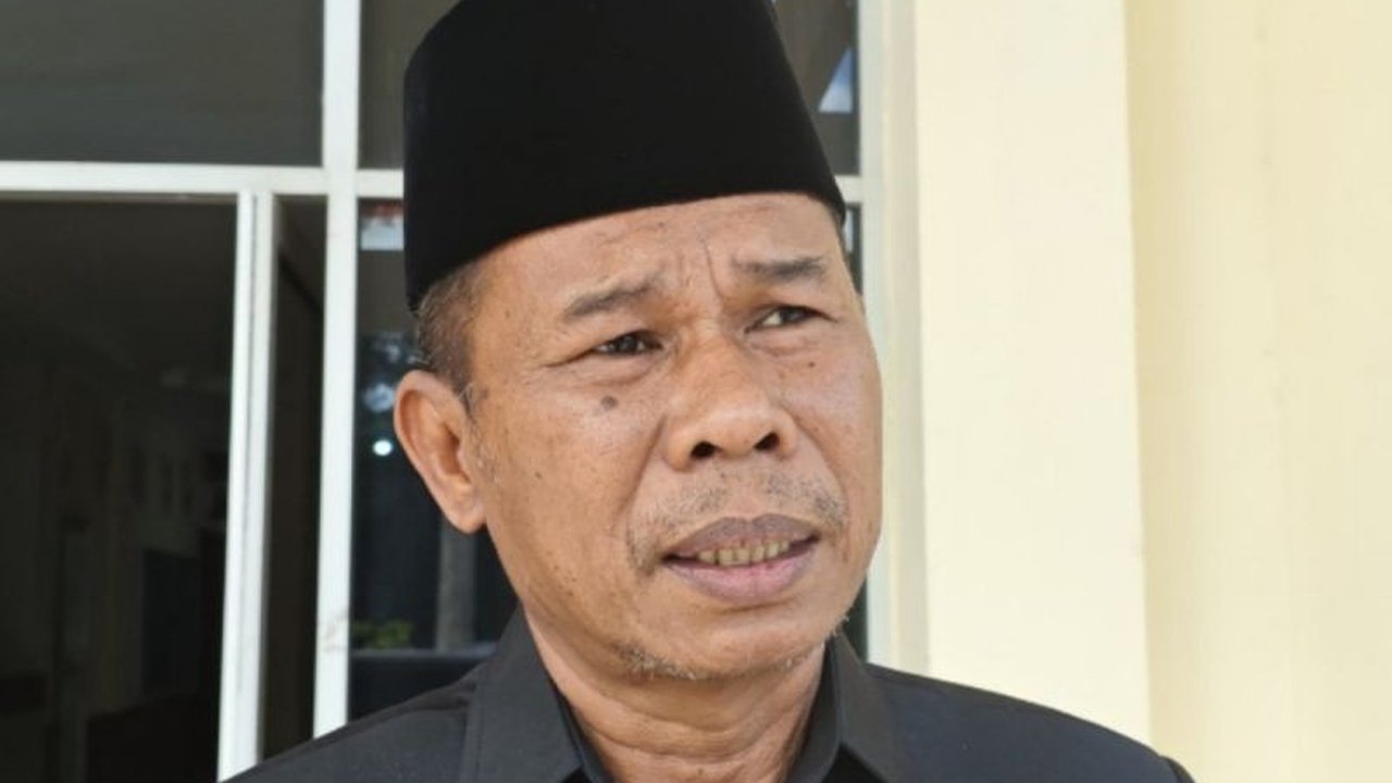 Ketua DPRD Bangka Tengah, Batianus, menilai program Makan Bergizi Gratis (MBG) memberikan dampak positif signifikan bagi pelajar, khususnya dalam menumbuhkan nilai kebersamaan di tengah sorotan publik terkait kandungan gizi menu.