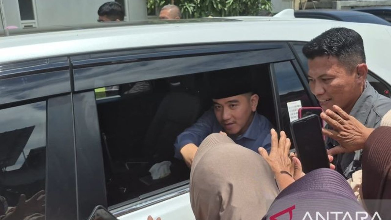 Wakil Presiden Gibran Rakabuming Raka menyoroti pentingnya etika pemanfaatan AI dan penguatan berpikir kritis di tengah pesatnya perkembangan teknologi ini. Simak selengkapnya!