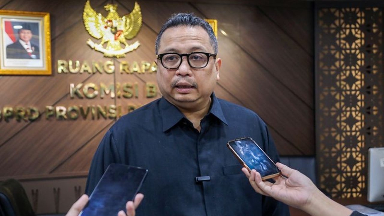 Insiden kecelakaan bus Transjakarta di Koridor 13 memicu desakan Komisi B DPRD DKI Jakarta agar pengelola melakukan evaluasi serius terhadap aspek keselamatan Transjakarta demi jutaan penumpang harian.