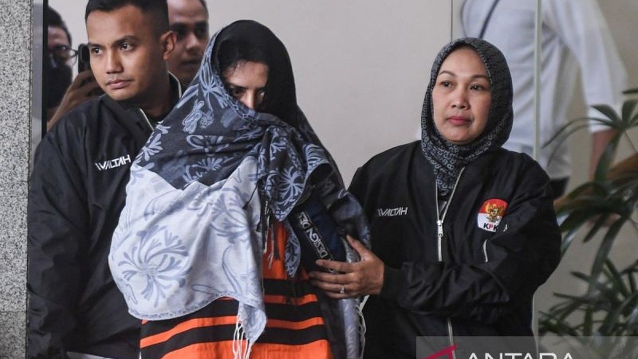 Komisi Pemberantasan Korupsi (KPK) resmi menetapkan Bupati Pekalongan Fadia Arafiq sebagai tersangka kasus **korupsi Fadia Arafiq** terkait pengadaan, di mana PT RNB miliknya diisi tim sukses dan memenangkan proyek.