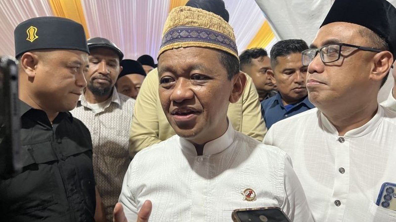 Menteri ESDM Bahlil Lahadalia mengumumkan adanya investor siap membangun fasilitas Investasi Storage Minyak Mentah di Indonesia, langkah strategis perkuat ketahanan energi nasional di tengah gejolak global.