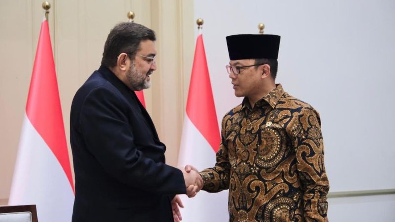Presiden Prabowo Subianto, melalui Menteri Luar Negeri Sugiono, menyampaikan duka cita mendalam atas kabar Khamenei meninggal dunia akibat serangan AS-Israel, sekaligus menyerukan deeskalasi di Timur Tengah.