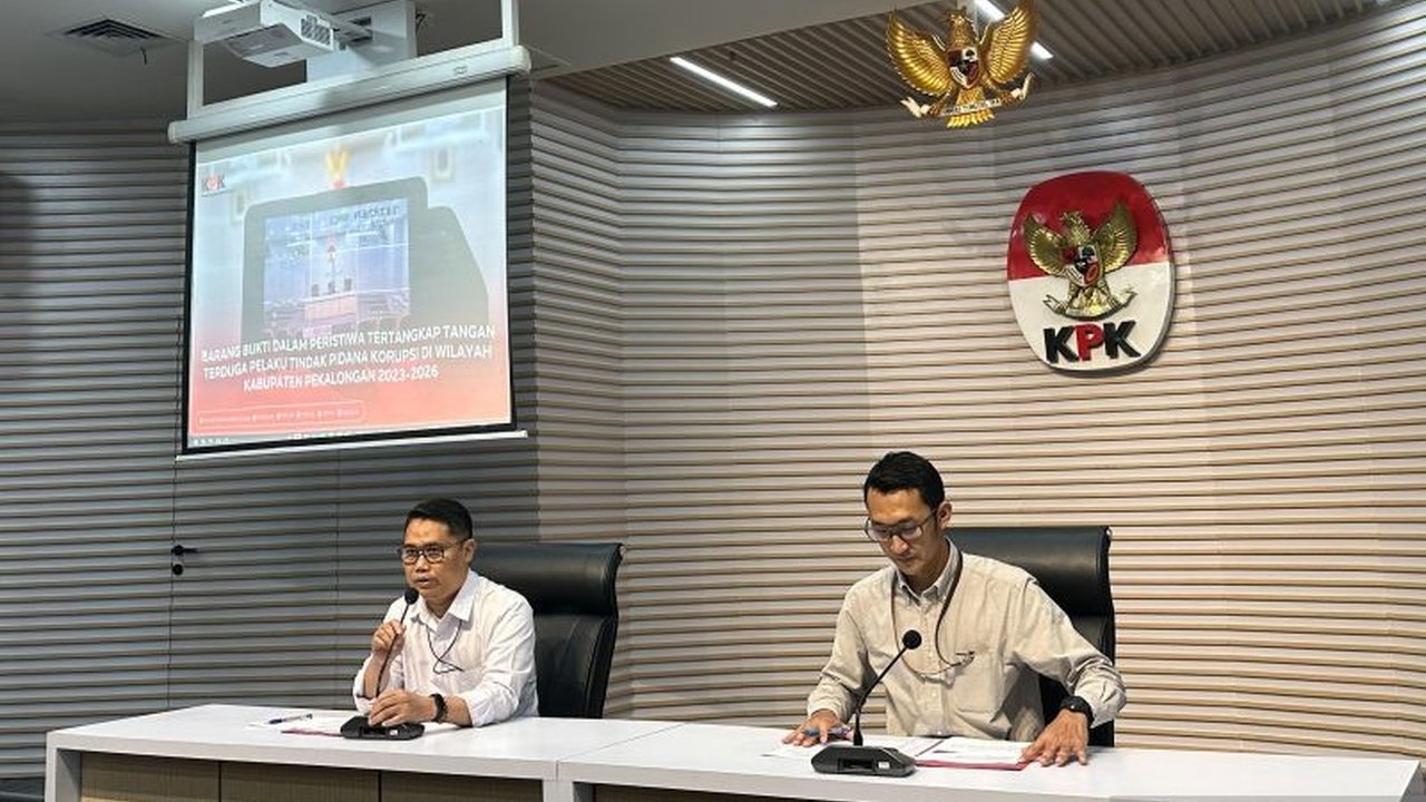 KPK membongkar praktik Korupsi Fadia Arafiq, Bupati Pekalongan, yang diduga mengarahkan SKPD untuk memenangkan perusahaan keluarganya dalam tender proyek. Simak detailnya!