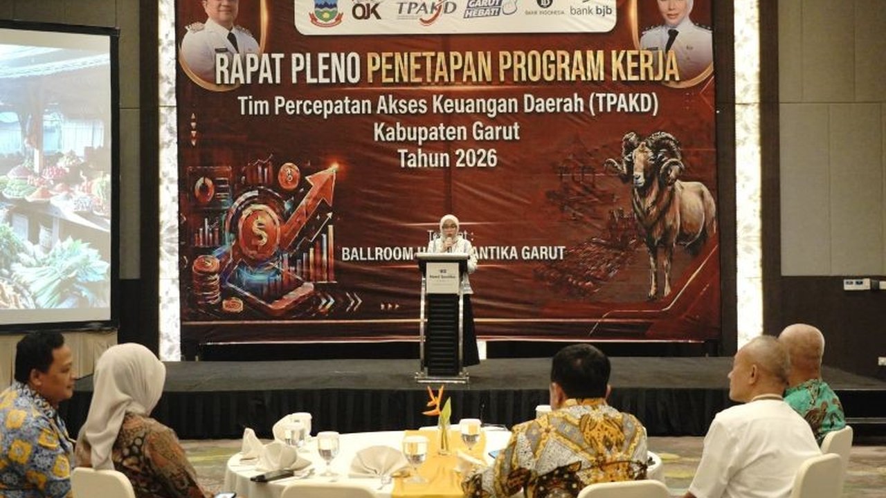 Tim Percepatan Akses Keuangan Daerah (TPKAD) Garut gencar perluas akses keuangan UMKM, pertanian, dan pariwisata. Simak strategi kolaboratifnya untuk ekonomi daerah yang berkelanjutan.