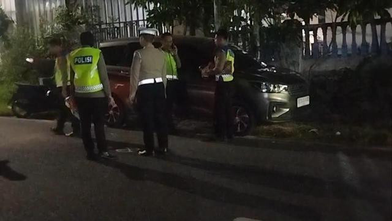 Avanza Disopiri Polisi Tabrak Sejumlah Kendaraan di Bandar Lampung (Dok: Istimewa)