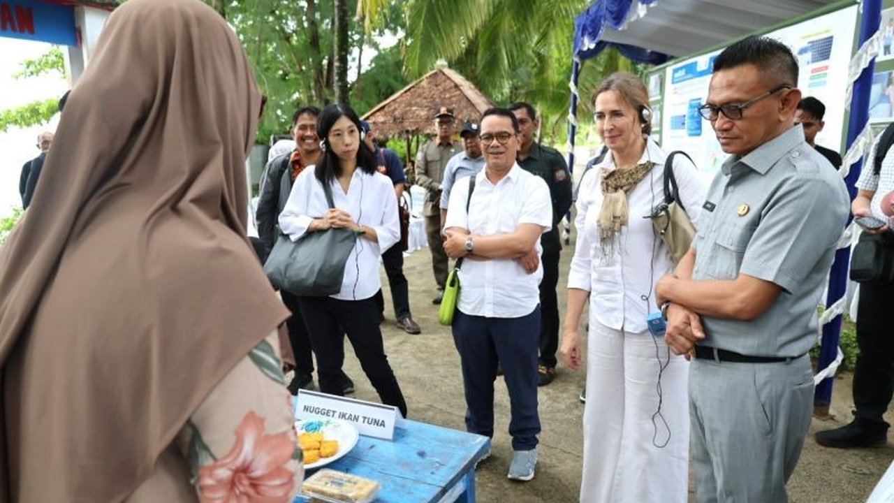 Kolaborasi antara Pemerintah Jepang dan UNDP melalui proyek seaBLUE membawa solusi teknologi hijau inovatif untuk meningkatkan ekonomi nelayan Morotai sekaligus menjaga kelestarian laut. Simak bagaimana inisiatif ini mengubah kehidupan masyarakat pesisir.