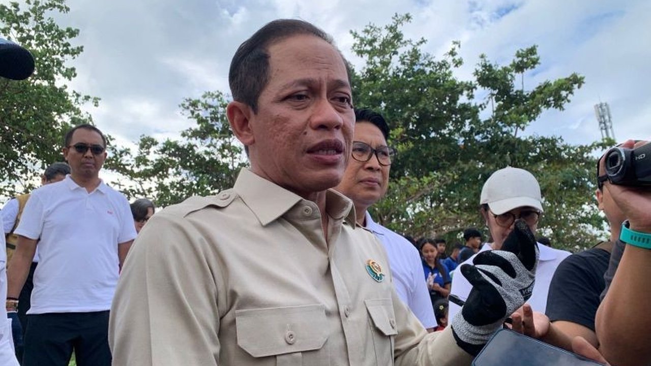Menteri Lingkungan Hidup Hanif Faisol Nurofiq menyerukan penguatan upaya pemilahan sampah, khususnya sampah organik, sebagai langkah krusial dalam pengelolaan limbah efektif guna mengurangi beban tempat pembuangan akhir.