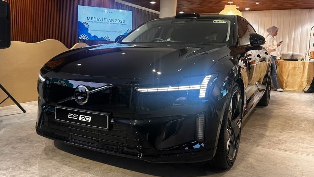 Volvo ES90 hadir di Indonesia, menandai langkah serius Volvo di segmen mobil listrik premium. Simak detail harga, spesifikasi, dan fitur canggih sedan ramah lingkungan ini.