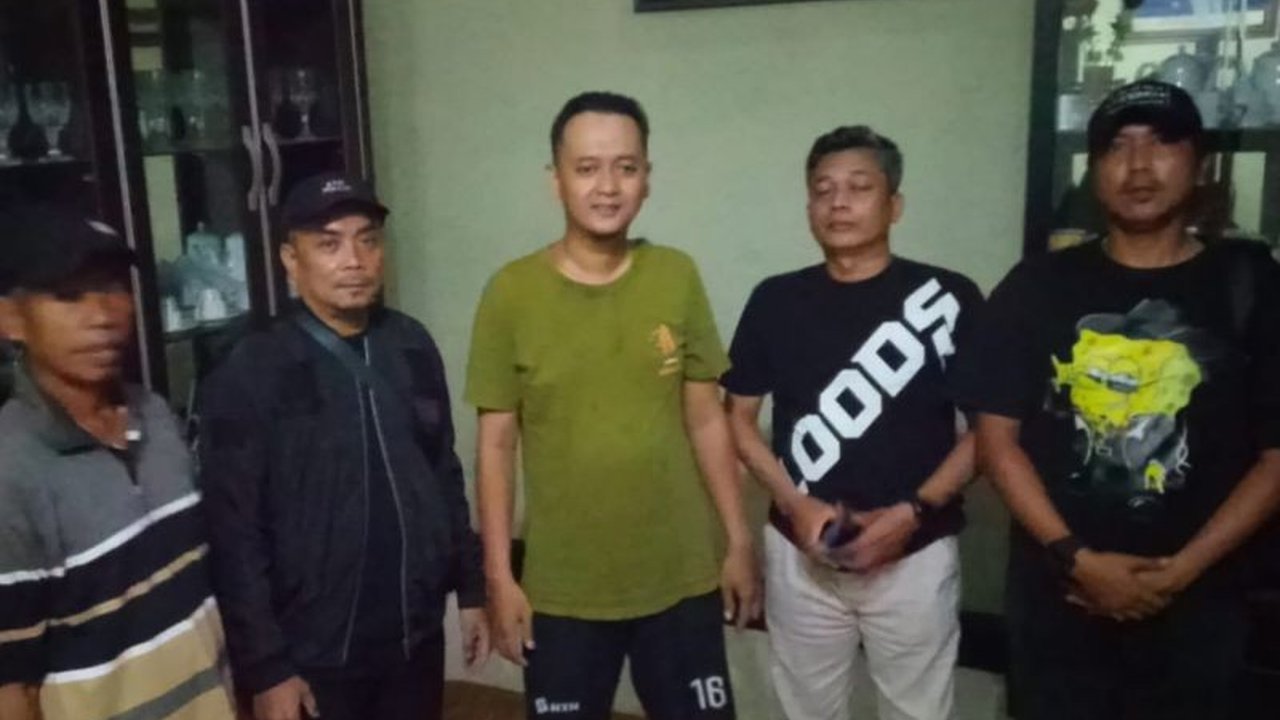 Polisi berhasil mengungkap modus operandi penempel stiker judol di Pesanggrahan, Jakarta Selatan, yang ternyata dibayar Rp100 ribu per sebaran, mengungkap jaringan judi online yang meresahkan masyarakat.