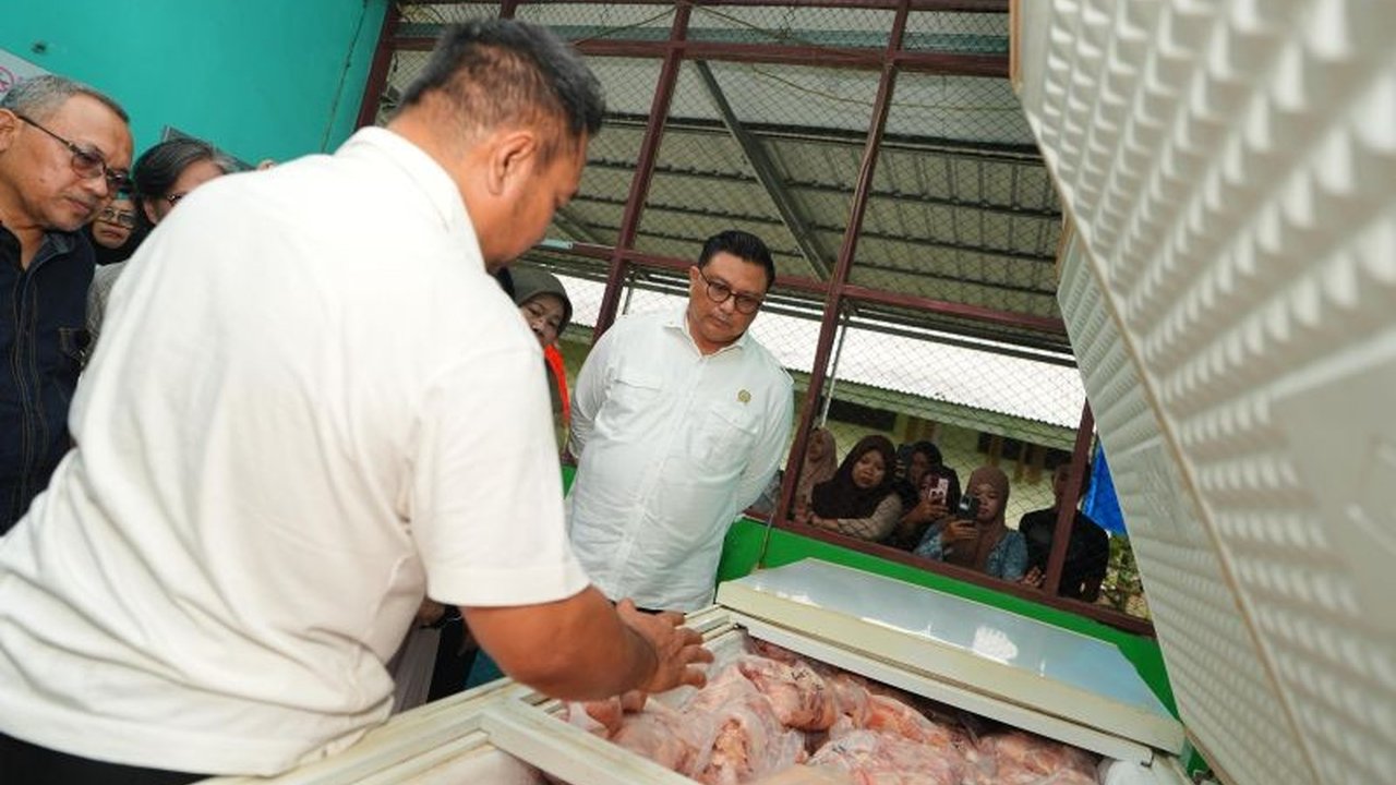 Satgas Pangan Sulsel memperketat pengawasan harga dan distribusi 14 komoditas pangan strategis di Sulawesi Selatan, menindak tegas pelanggaran HET dan HAP guna menjaga stabilitas harga dan melindungi konsumen.