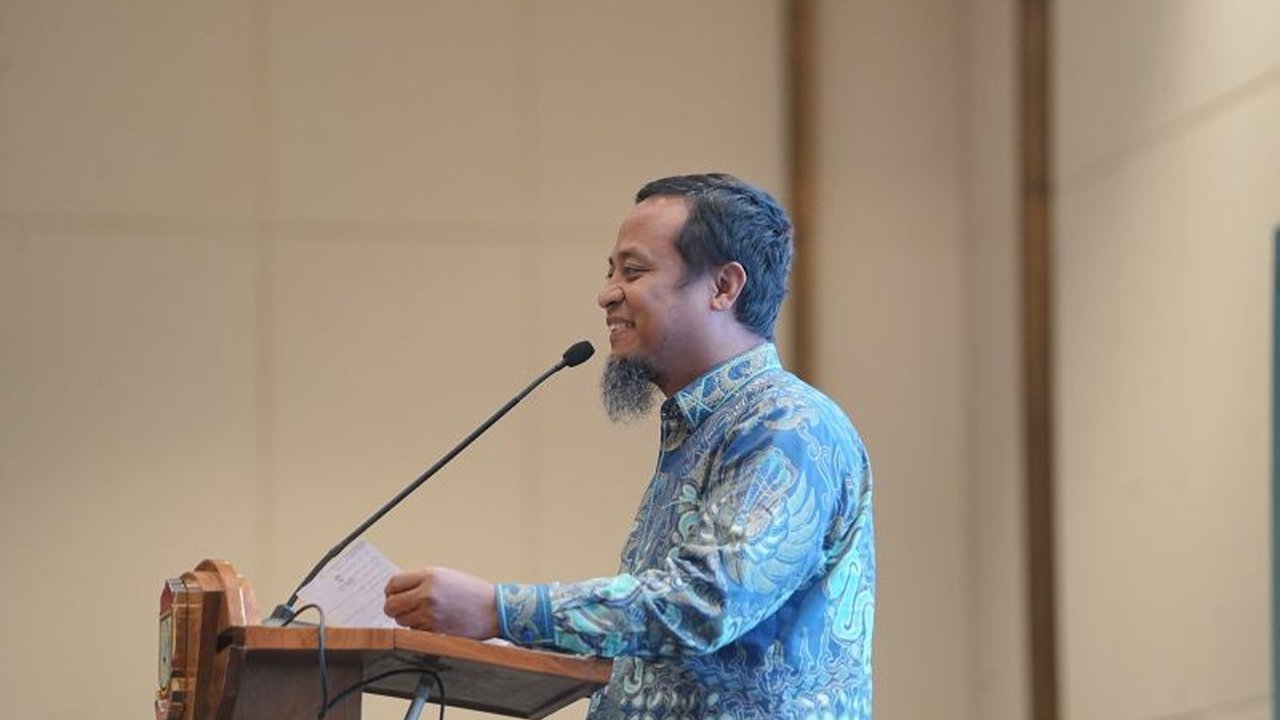 Gubernur Sulawesi Selatan menyatakan dukungan penuh terhadap upaya penertiban PKL Makassar yang dilakukan Pemerintah Kota, demi mewujudkan tata kota yang lebih baik dan menjaga geliat ekonomi daerah.