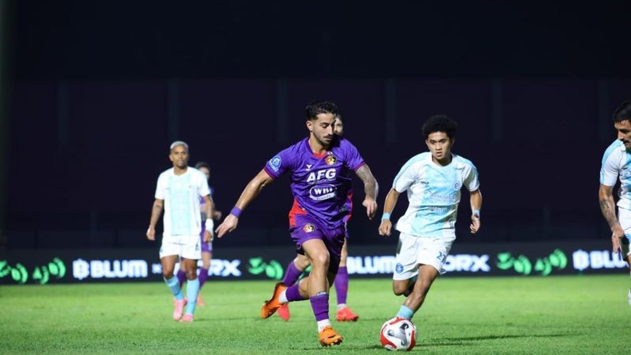 Persik berhasil mengamankan tiga poin penting setelah secara dramatis mengalahkan PSBS Biak 2-1 di Stadion Brawijaya Kediri. Kemenangan ini mengangkat posisi Macan Putih di klasemen Super League.