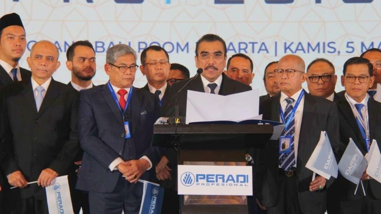 Prof. Harris Arthur Hedar mendeklarasikan Perhimpunan Advokat Indonesia (Peradi) Profesional di Jakarta, sebuah wadah baru yang berfokus pada mutu, etika, dan karakter untuk menjawab tantangan profesi advokat di era digital.