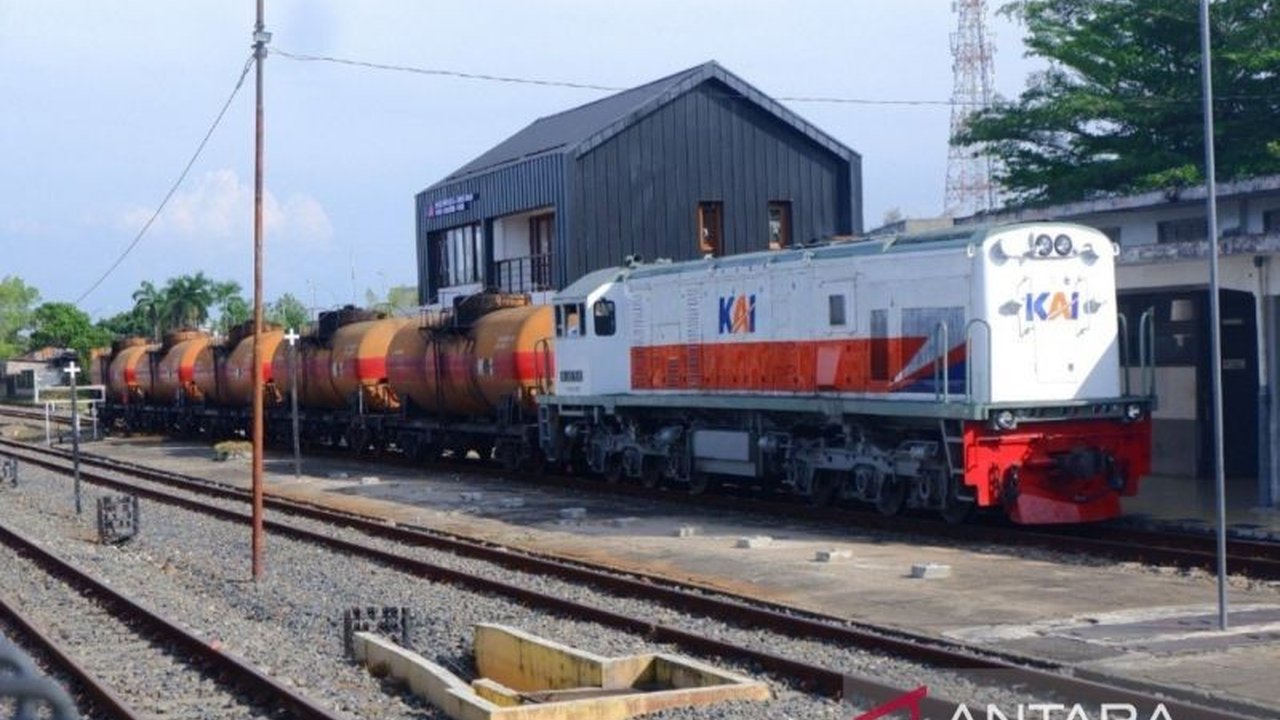 PT Kereta Api Indonesia (Persero) Divisi Regional I Sumatera Utara (KAI Sumut) menjamin operasional angkutan barang tetap berjalan normal selama masa Angkutan Lebaran 2026, memastikan kelancaran distribusi logistik dan pasokan energi di tengah peningkatan