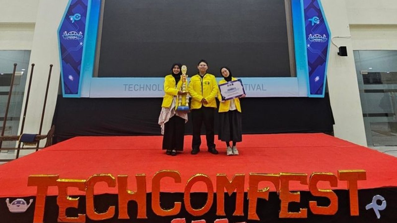 Tim UXplorers dari Universitas Indonesia berhasil meraih Juara 2 dalam UI/UX Competition Techcomfest 2026. Inovasi aplikasi Bocco mereka tawarkan solusi cerdas olah sampah makanan. Mahasiswa UI Juara Techcomfest ini membuktikan potensi digital.