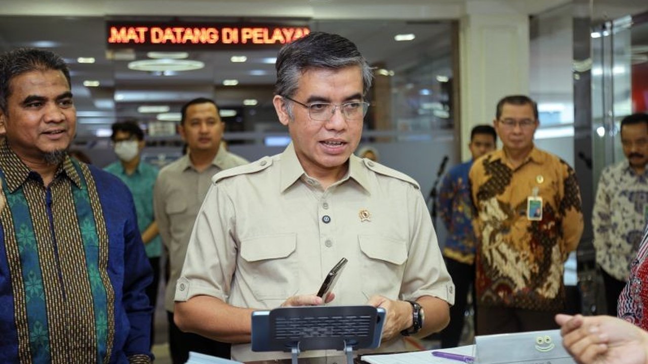 Menteri Ketenagakerjaan Yassierli menegaskan kepada seluruh pemberi kerja untuk menunaikan kewajiban pembayaran Tunjangan Hari Raya (THR) Keagamaan 2026 secara tepat waktu dan sesuai ketentuan, serta membuka posko aduan bagi pekerja.